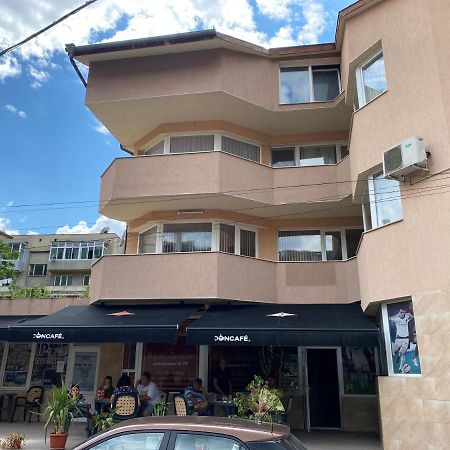 Стаи За Гости Маринови Provadiya Esterno foto