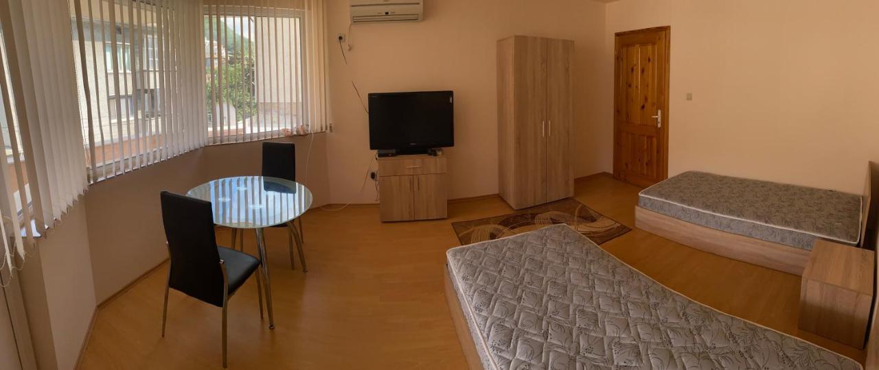 Стаи За Гости Маринови Provadiya Esterno foto