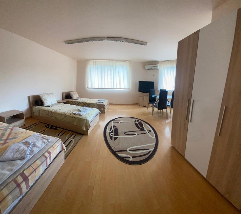 Стаи За Гости Маринови Provadiya Esterno foto